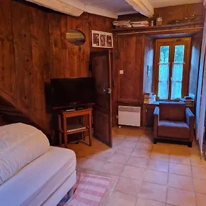 https://maison-du-pays-de-salers-dans-le-parc-des-volcans-dauvergne.hotels-rhonealpes.com