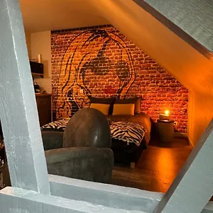 https://le-studio-dangele-blondie.inbrittany.com